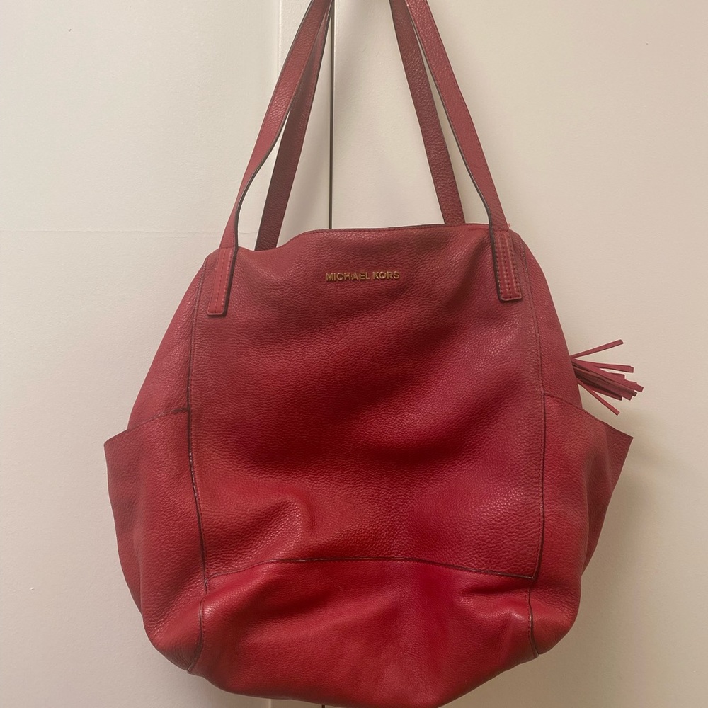 Large Pebbled Leather Bag. Michael Kors